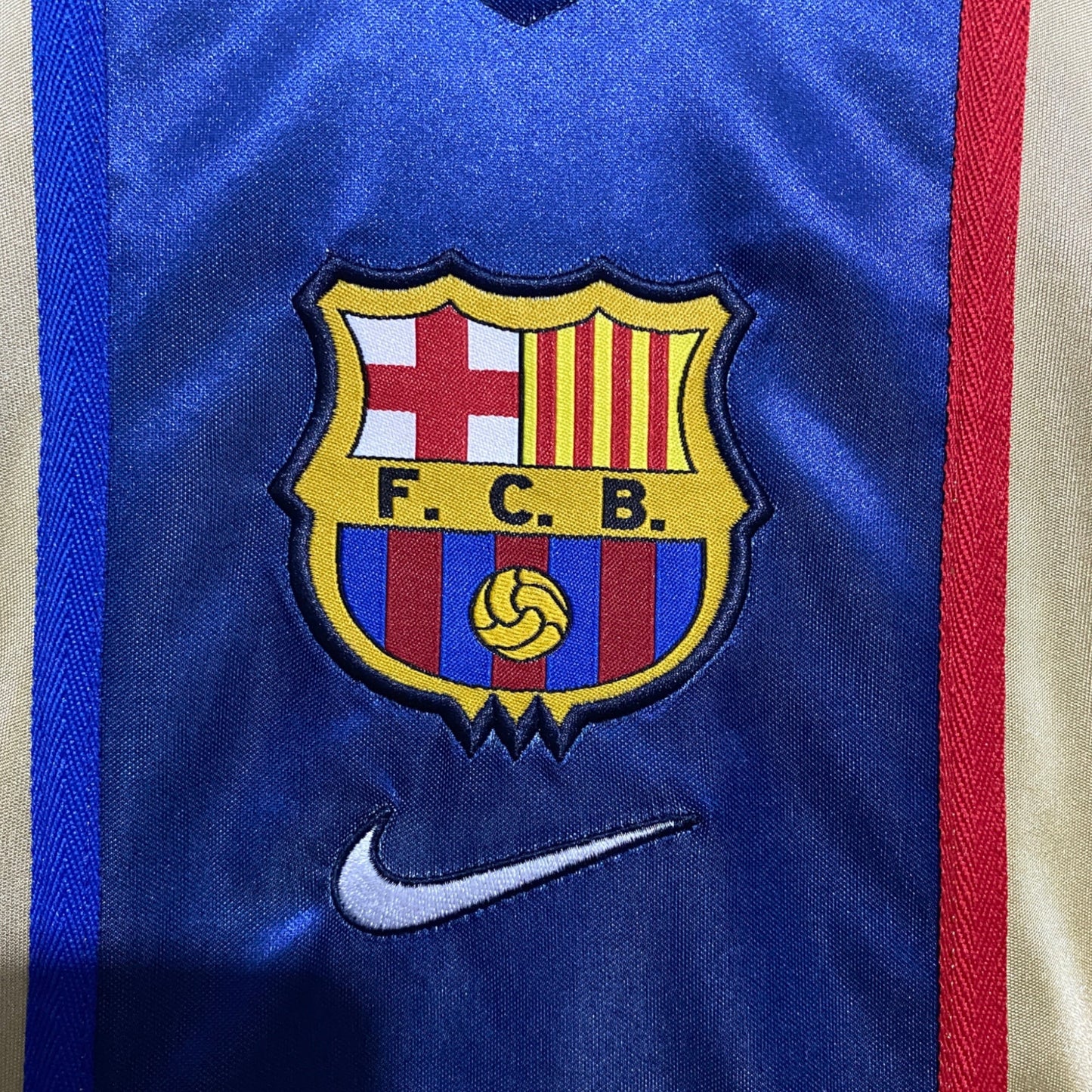 Barcelona 2001-2002 Away Shirt