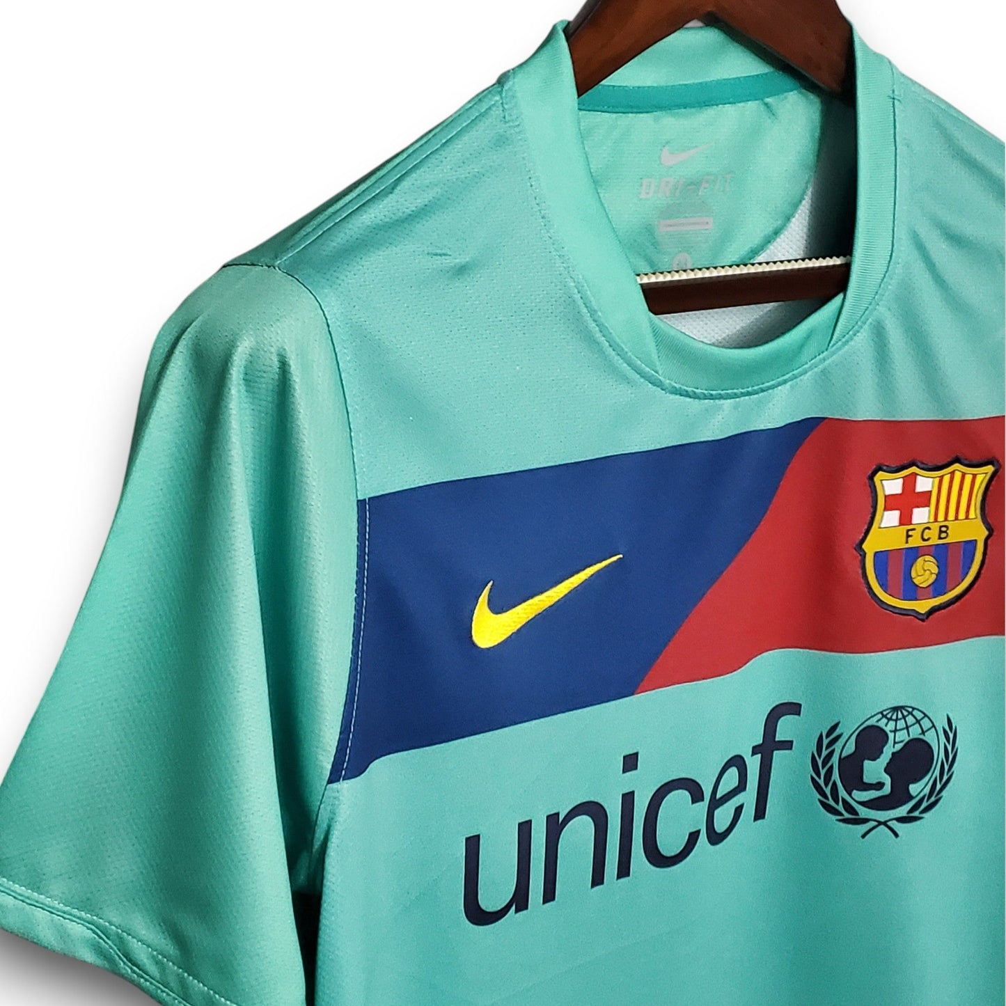 Barcelona 2010-2011 Away Shirt