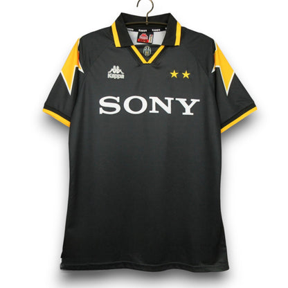 Juventus 1995-1996 Away Shirt