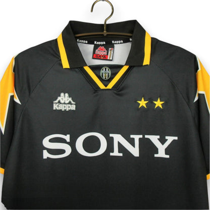 Juventus 1995-1996 Away Shirt