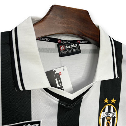 Juventus 2001-2002 Home Jersey