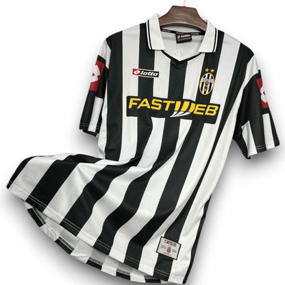 Juventus 2001-2002 Home Jersey