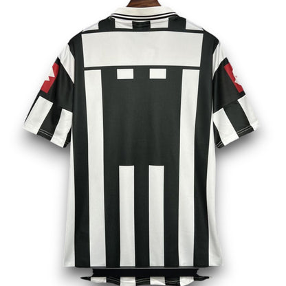 Juventus 2001-2002 Home Jersey
