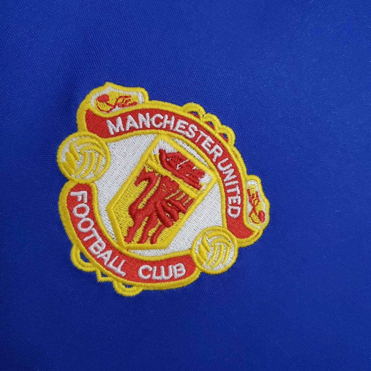 Manchester United 1985-1986 Away Shirt