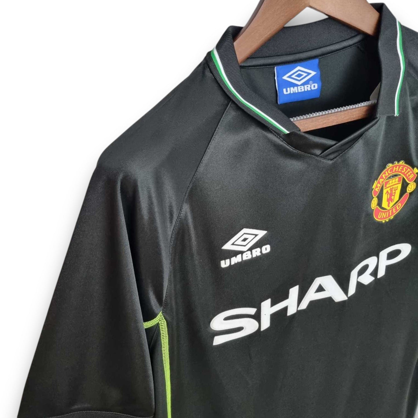 Manchester United 1998-1999 Away Shirt